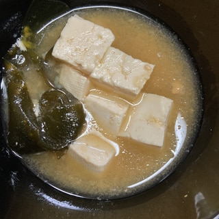 鶏肉出汁で豆腐の味噌汁